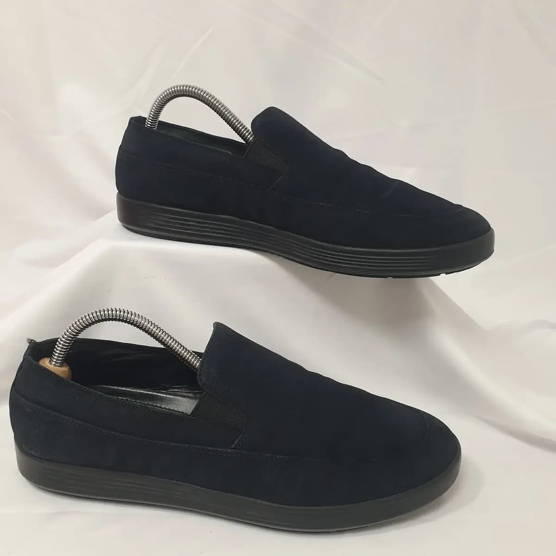 8/270 프라다 스웨이드 슬립온 상품이미지4