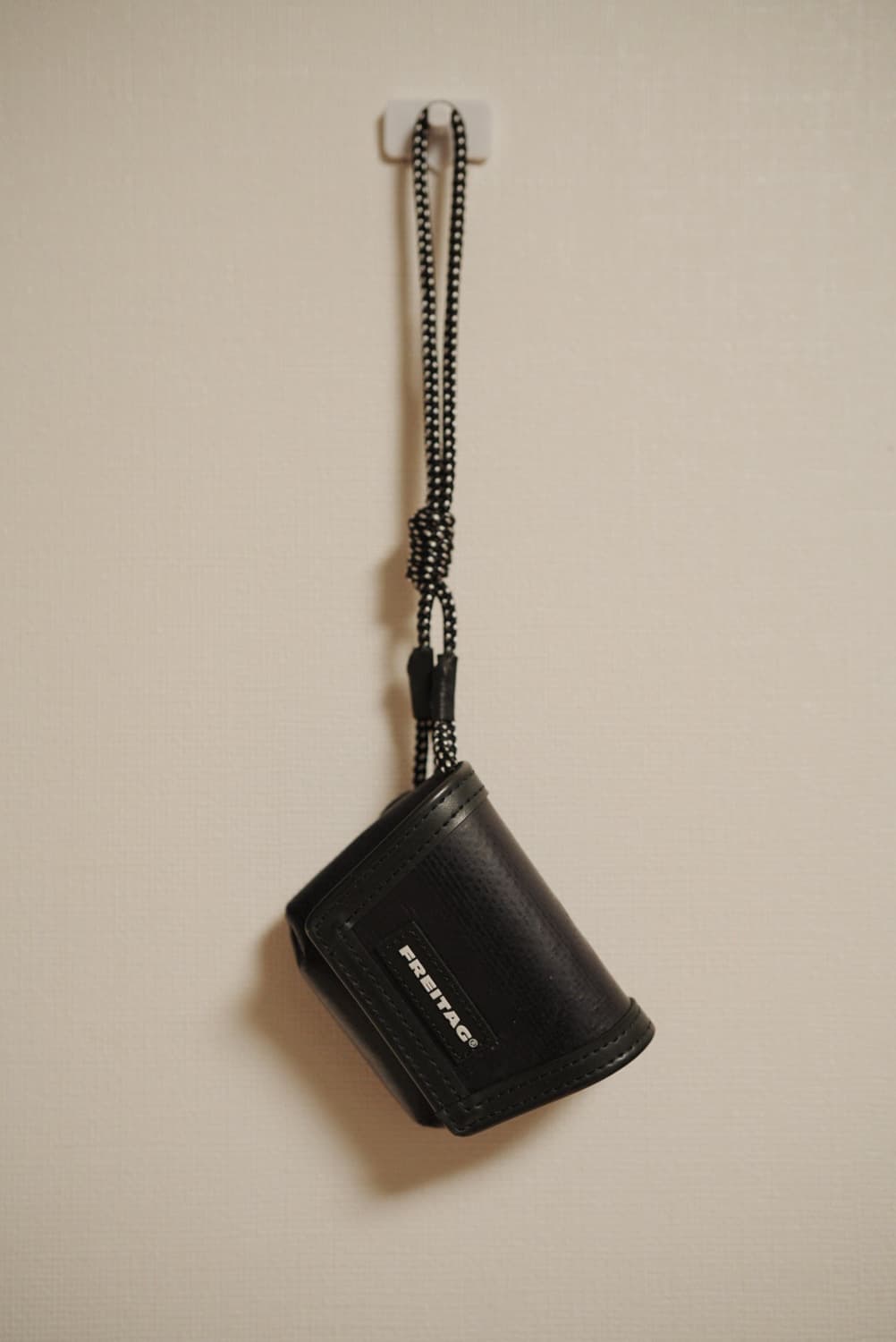 프라이탁 F213 미니 메신더 키링 무광 블랙 상품이미지2