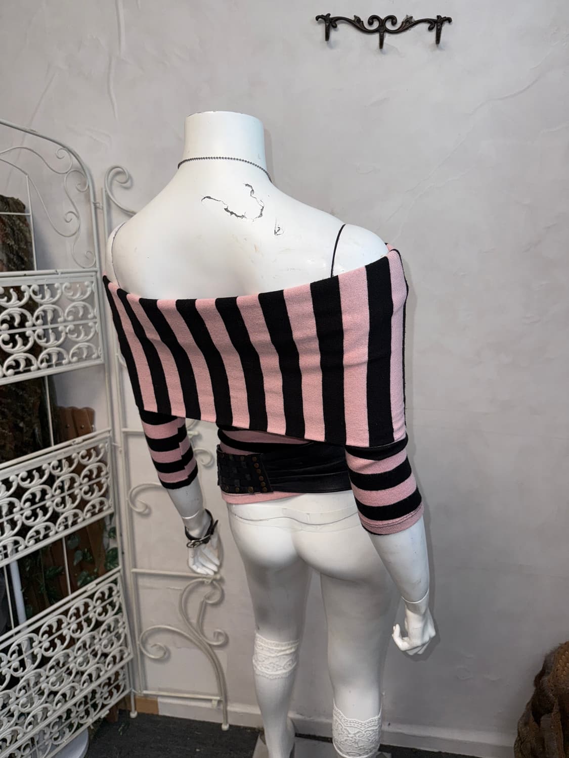 Black pink stripe off shoulder half slee 상품이미지2