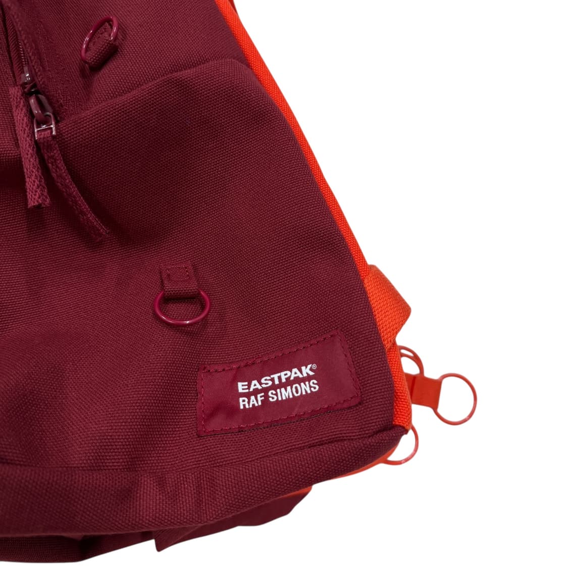 이스트팩 X 라프시몬스 패디드 루프링 백팩 가방 버건디 레드 상품이미지2