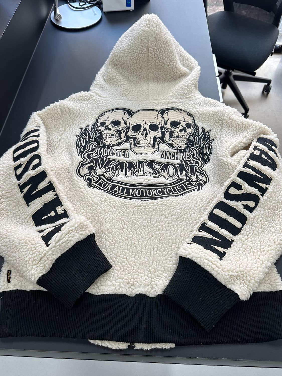 벤슨 스컬 자수 빅로고 플러피 후드자켓 상품이미지6