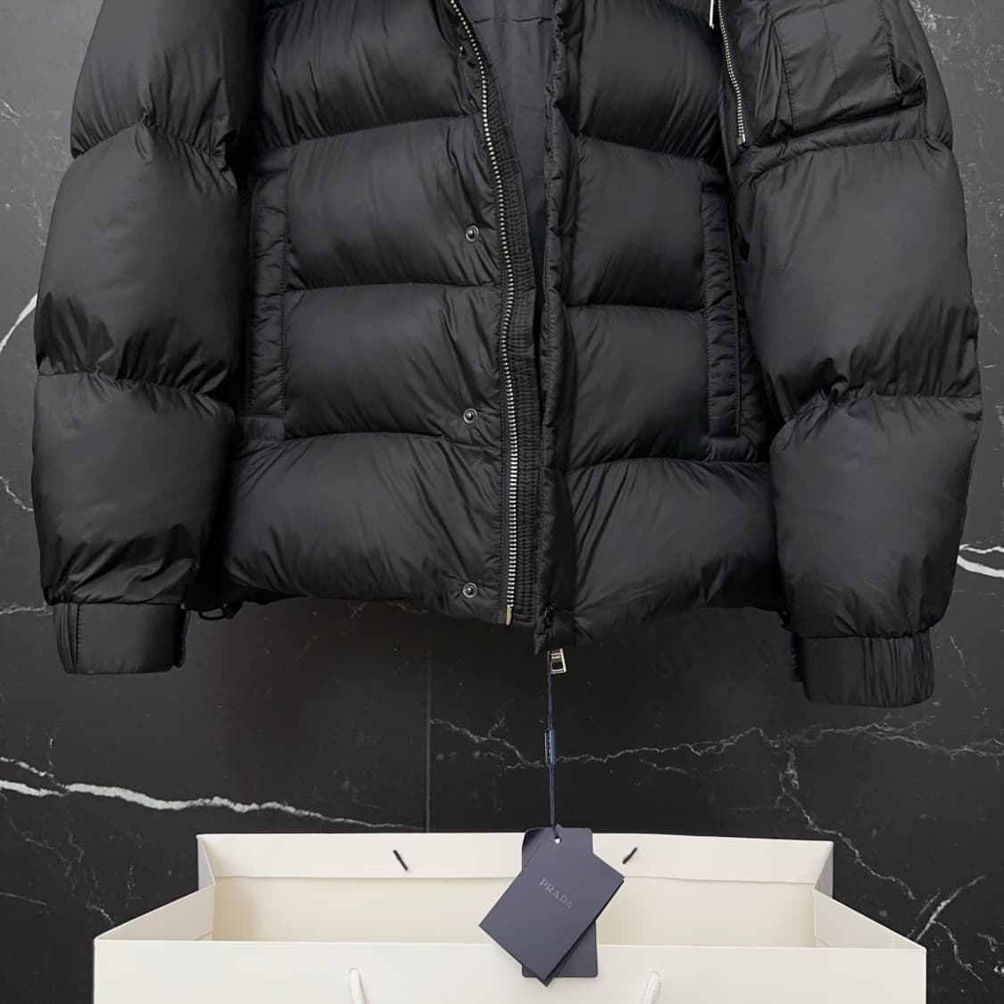 프라다 가을 겨울 신상 클래식 레드 로고 두 가지 착용법 다용도 후드 상품이미지8