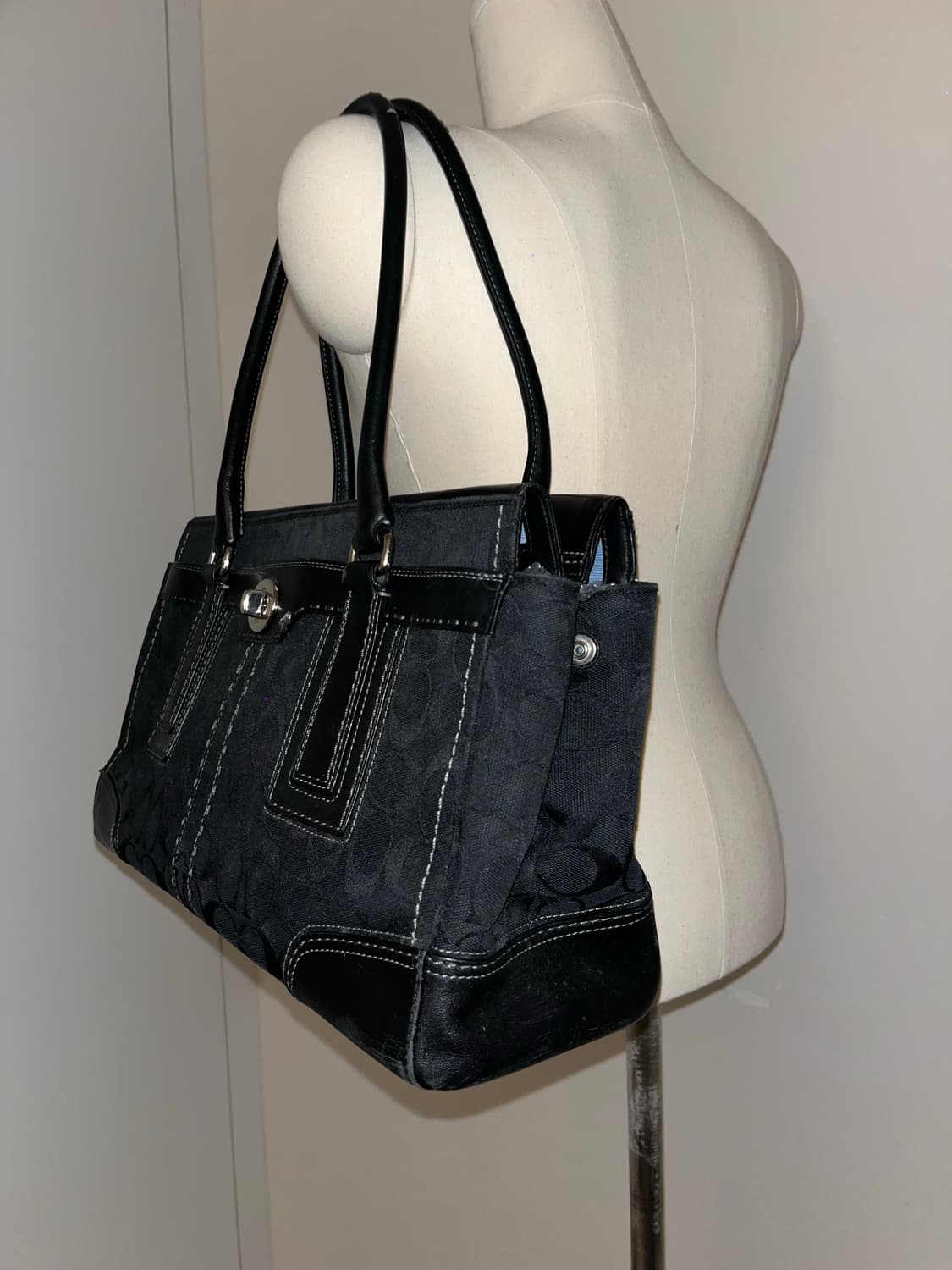 🎉BLACK FRIDAY🎉 Coach all black bag 상품이미지3