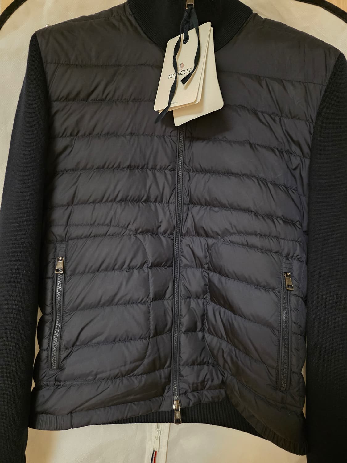 [새상품급/풀구성] 몽클레어 니트 김현우 패딩 L사이즈 네이비 상품이미지2