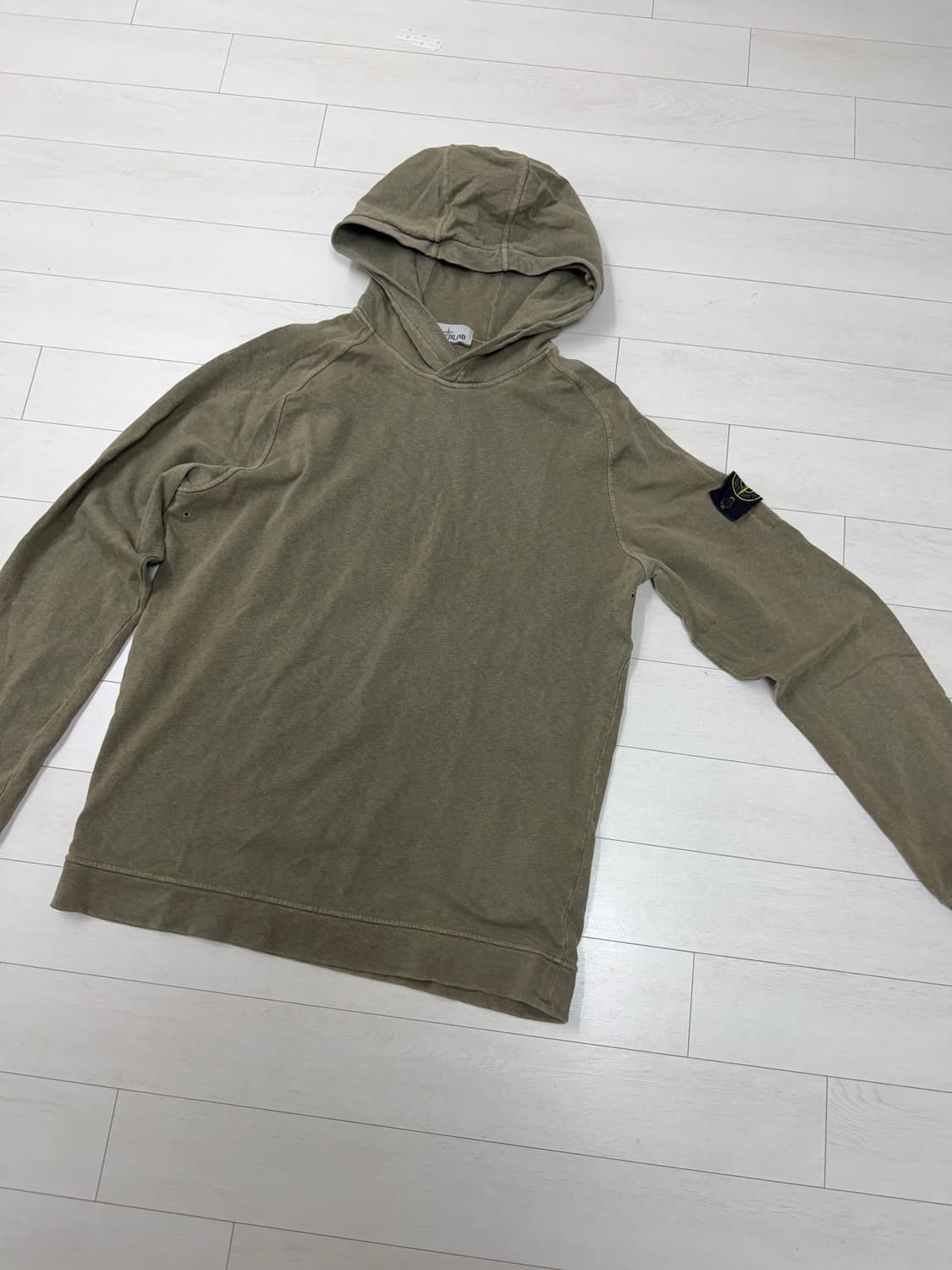 스톤아일랜드 후드티 L 사이즈  사진찍고 절대 안입습니다  상태 8.0/ 상품이미지1