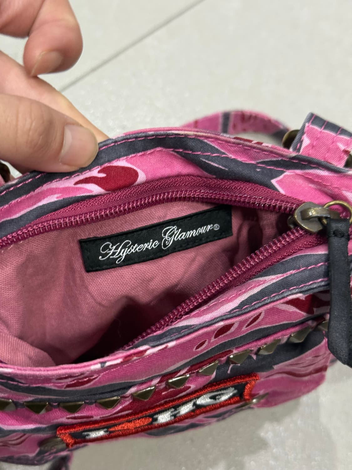 히스테릭 글래머 아카이브 스터드 아이코닉 패치 숄더백 가방 상품이미지4