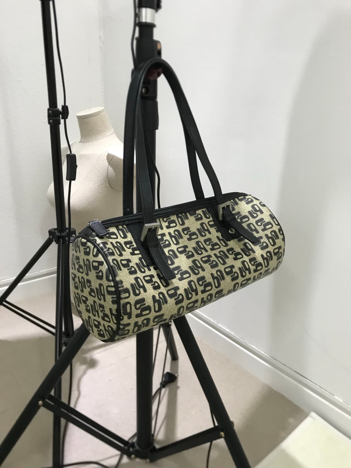 B point pattern beige barrel bag 상품이미지1