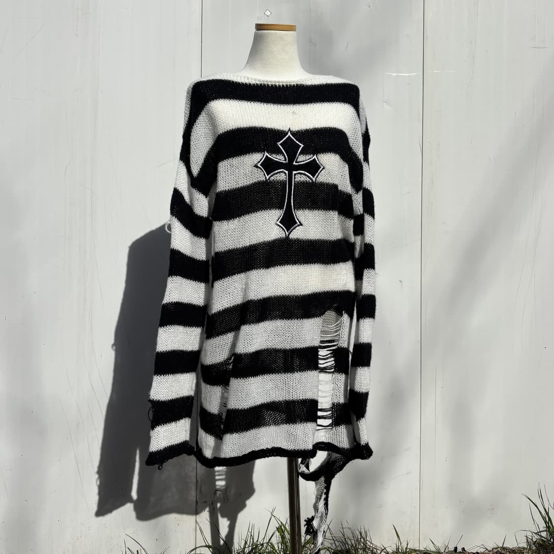 빈티지 크로스 패치 디스트로이드 스트라이프 니트 상품이미지1