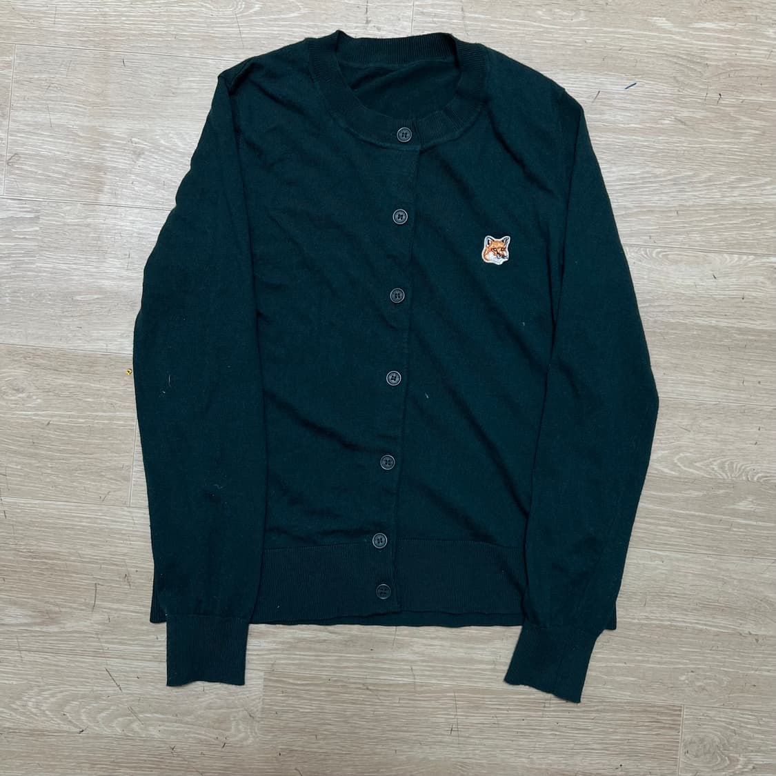 메종키츠네 자수 헤드 로고 라운드넥 울 가디건 [다크그린] M/95 상품이미지1