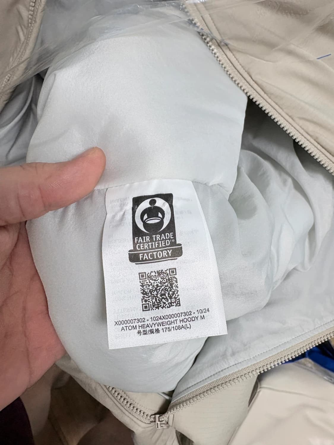 아크테릭스 아톰 헤비웨이트 룬 색상 L 사이즈 크림가 66만원 + 수수료 상품이미지3