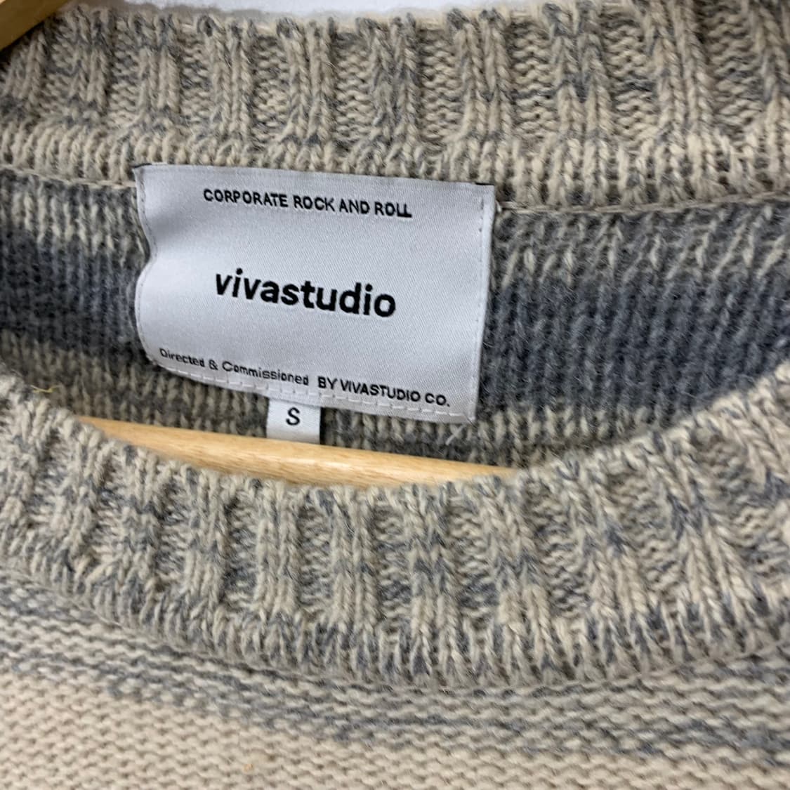 비바스튜디오 오버사이즈 스트라이프 니트 상품이미지3