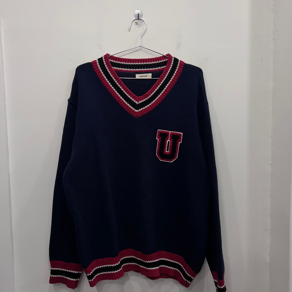 언더에어 부클와펜 배색 오버핏 브이넥 니트 상품이미지2