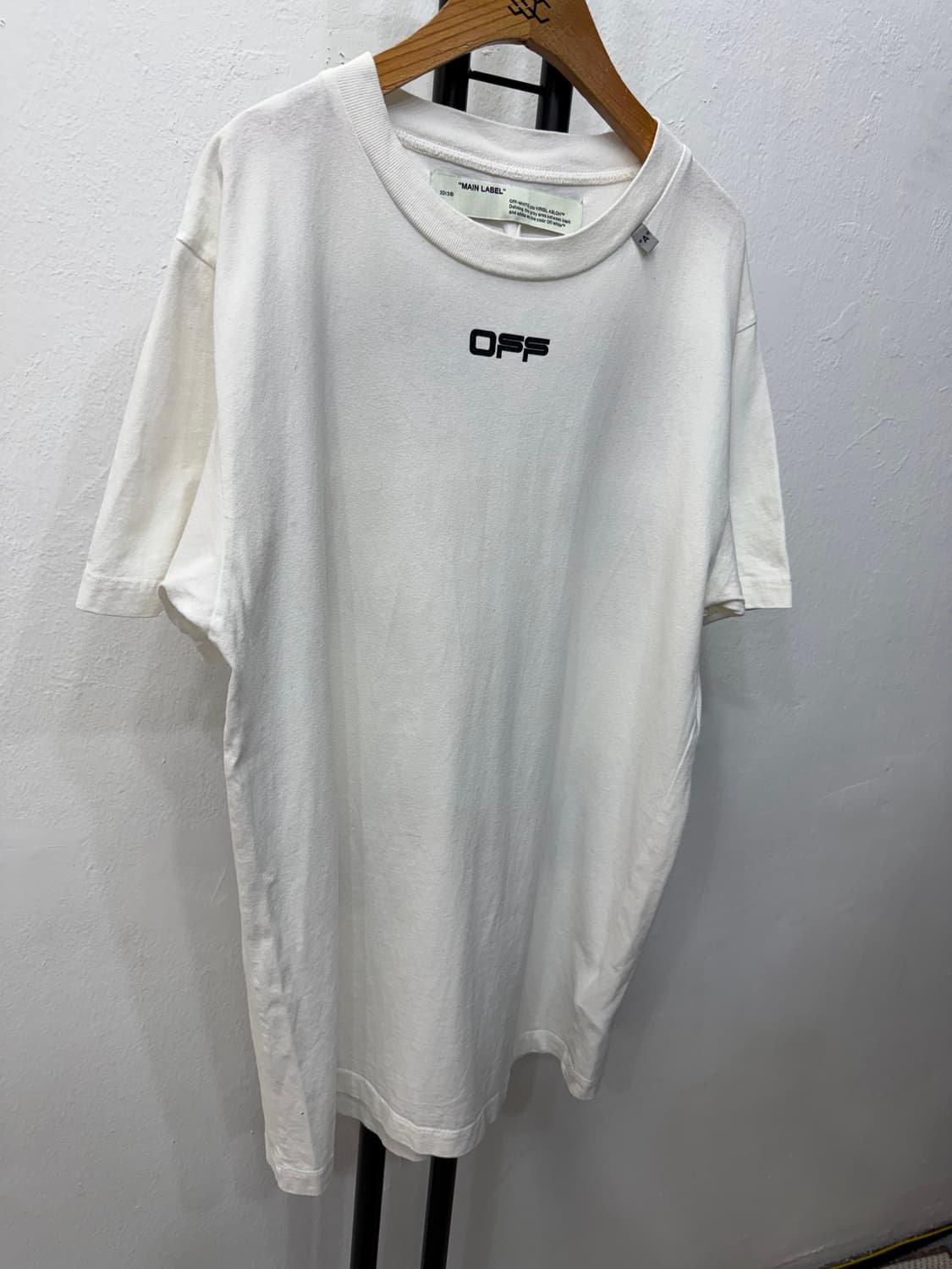 정품) 오프화이트 남성 반팔티 M 상품이미지2