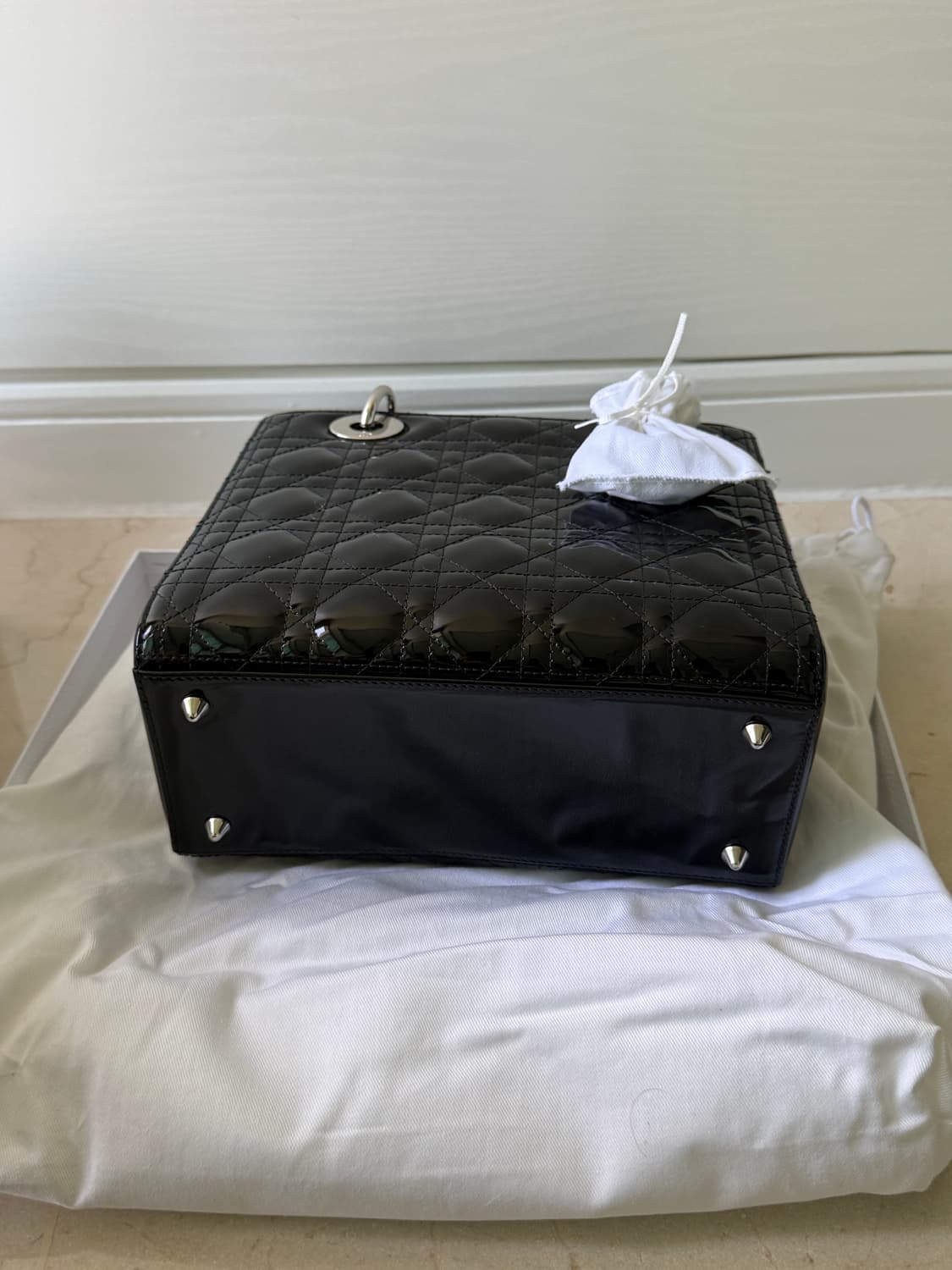 디올 레이디디올 미디엄 까나쥬 토트백 상품이미지3