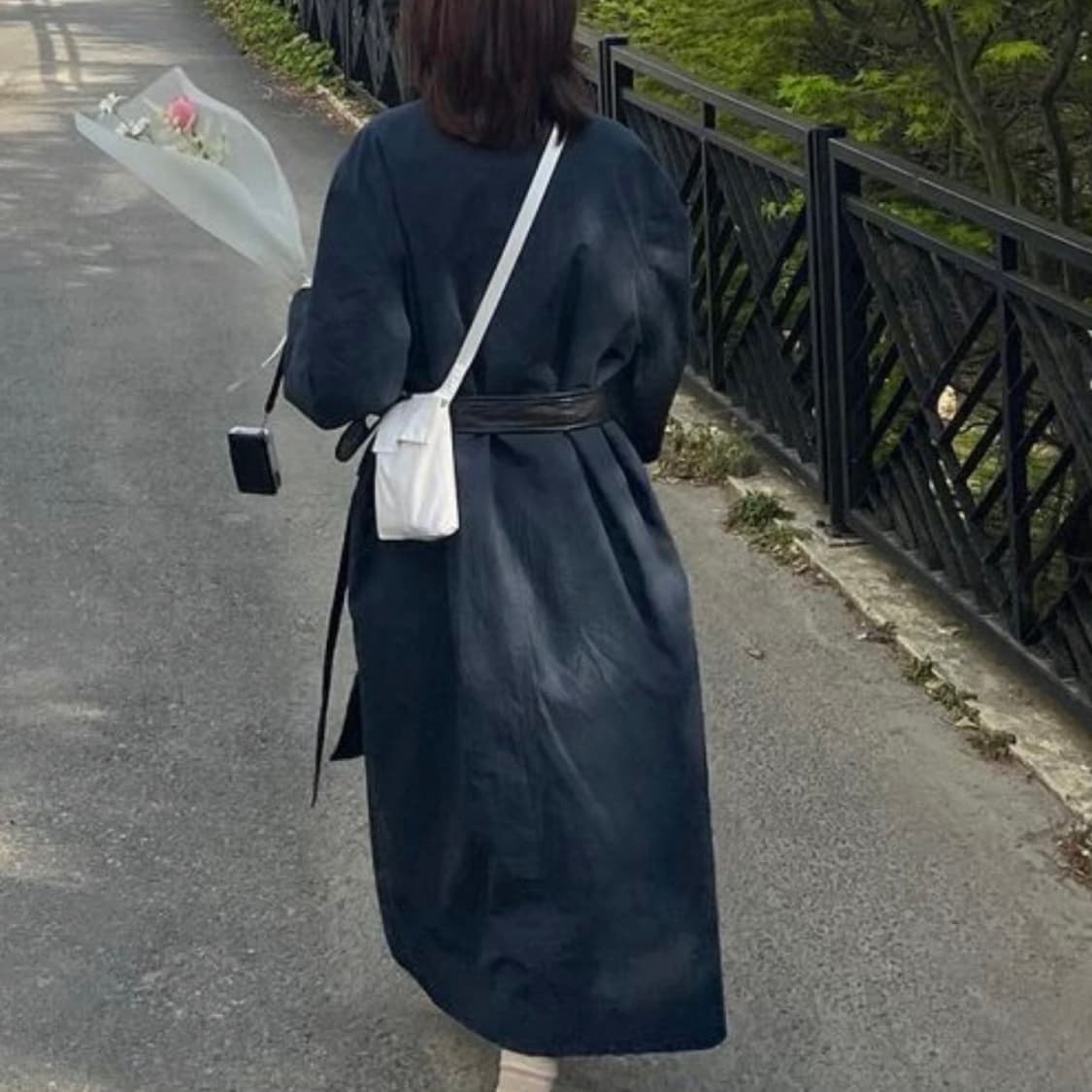 더베를린 레더스트랩 트렌치코트 네이비 상품이미지4