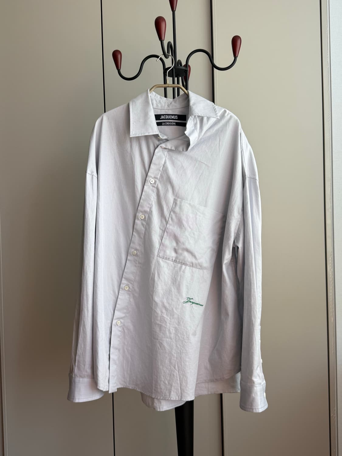 [48] JACQUEMUS 25SS Asymmetric Shirt 상품이미지1