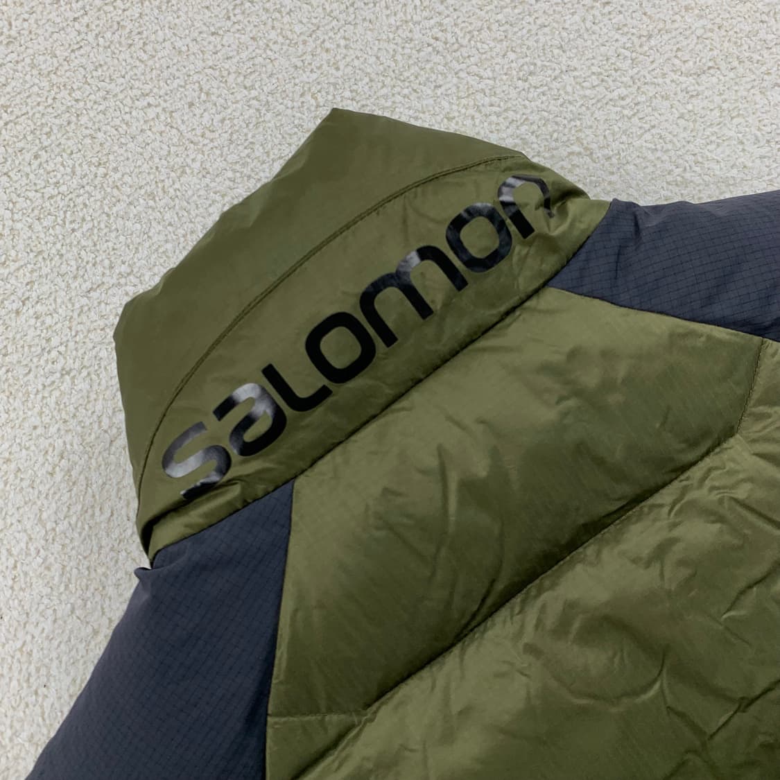 살로몬 덕다운 패딩 베스트 올리브 상품이미지5