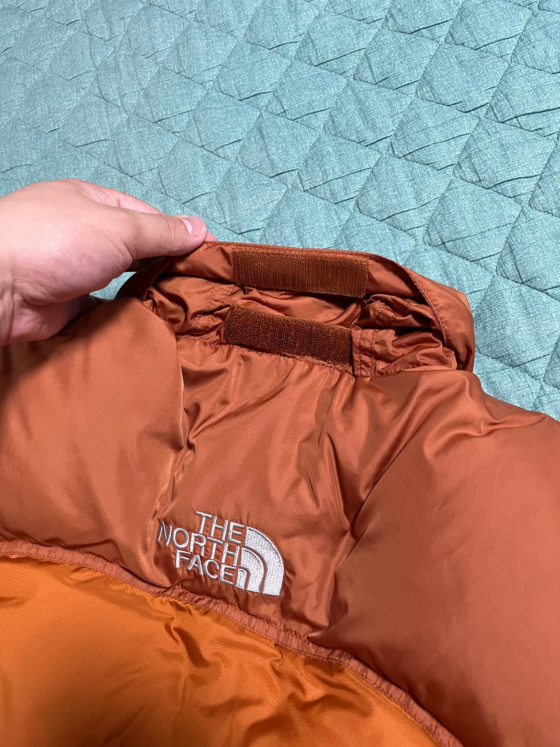 노스페이스 700 중앙로고 오렌지/브라운 패딩 M 상품이미지6
