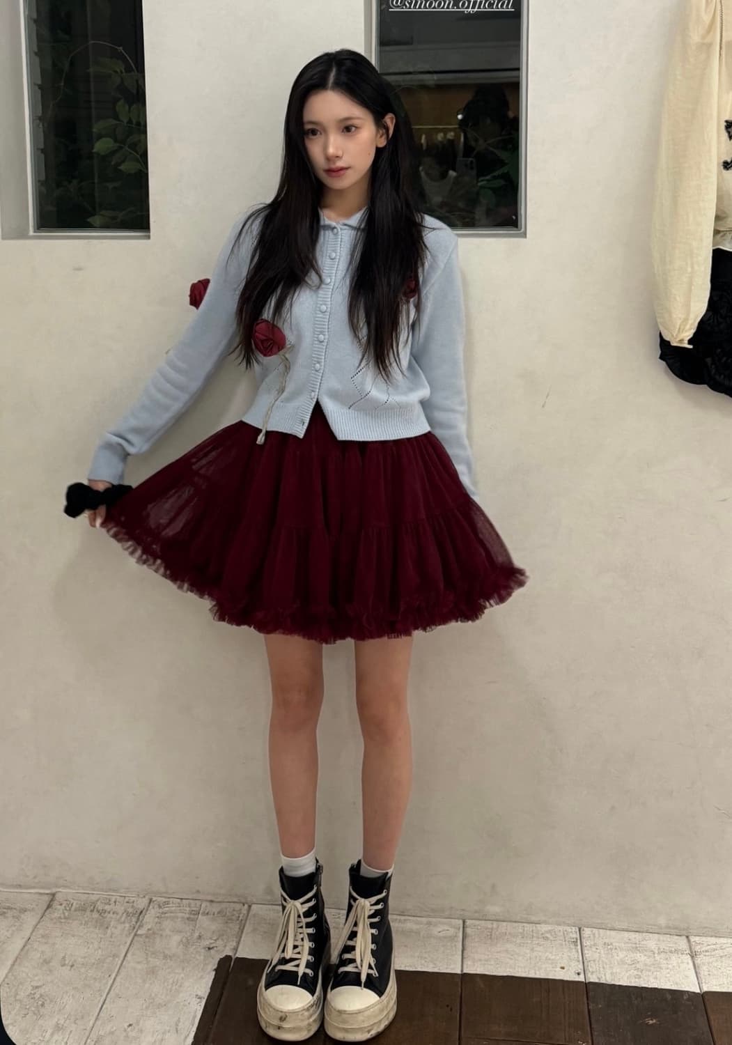 (아일릿 원희 착용) 시눈 익스클루시브 펀칭 가디건 + 캉캉 스커트 셋업 상품이미지1