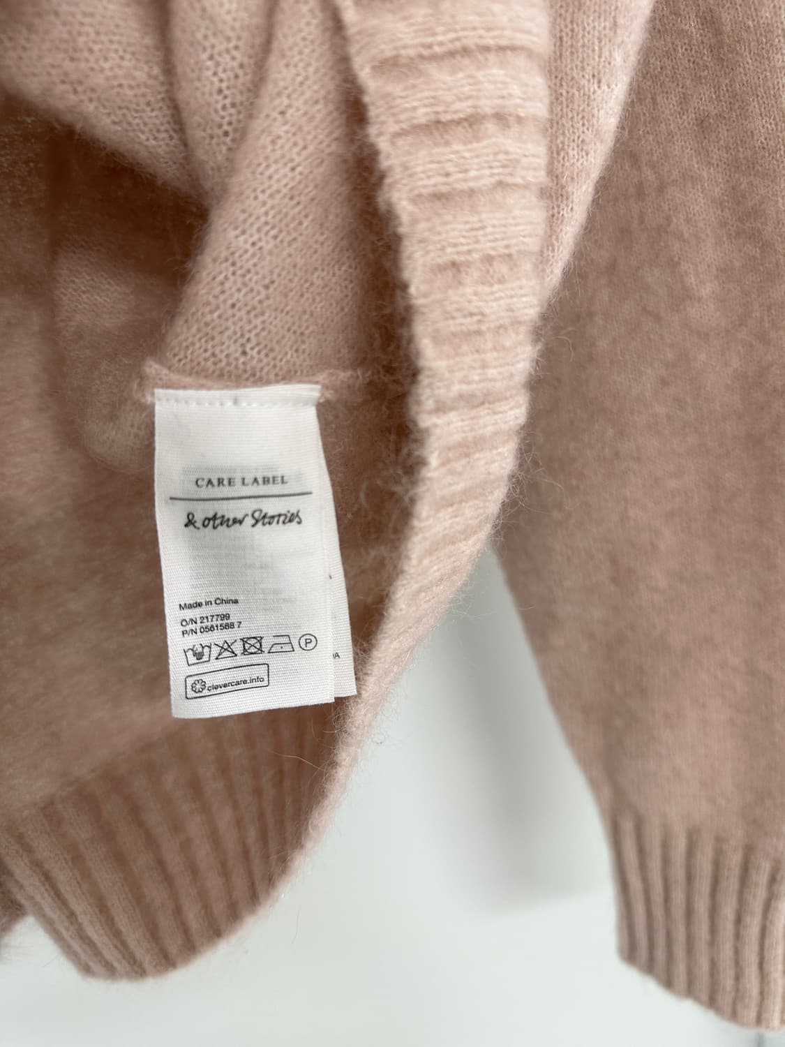 [앤아더스토리즈] 여성  모헤어 니트 상품이미지5