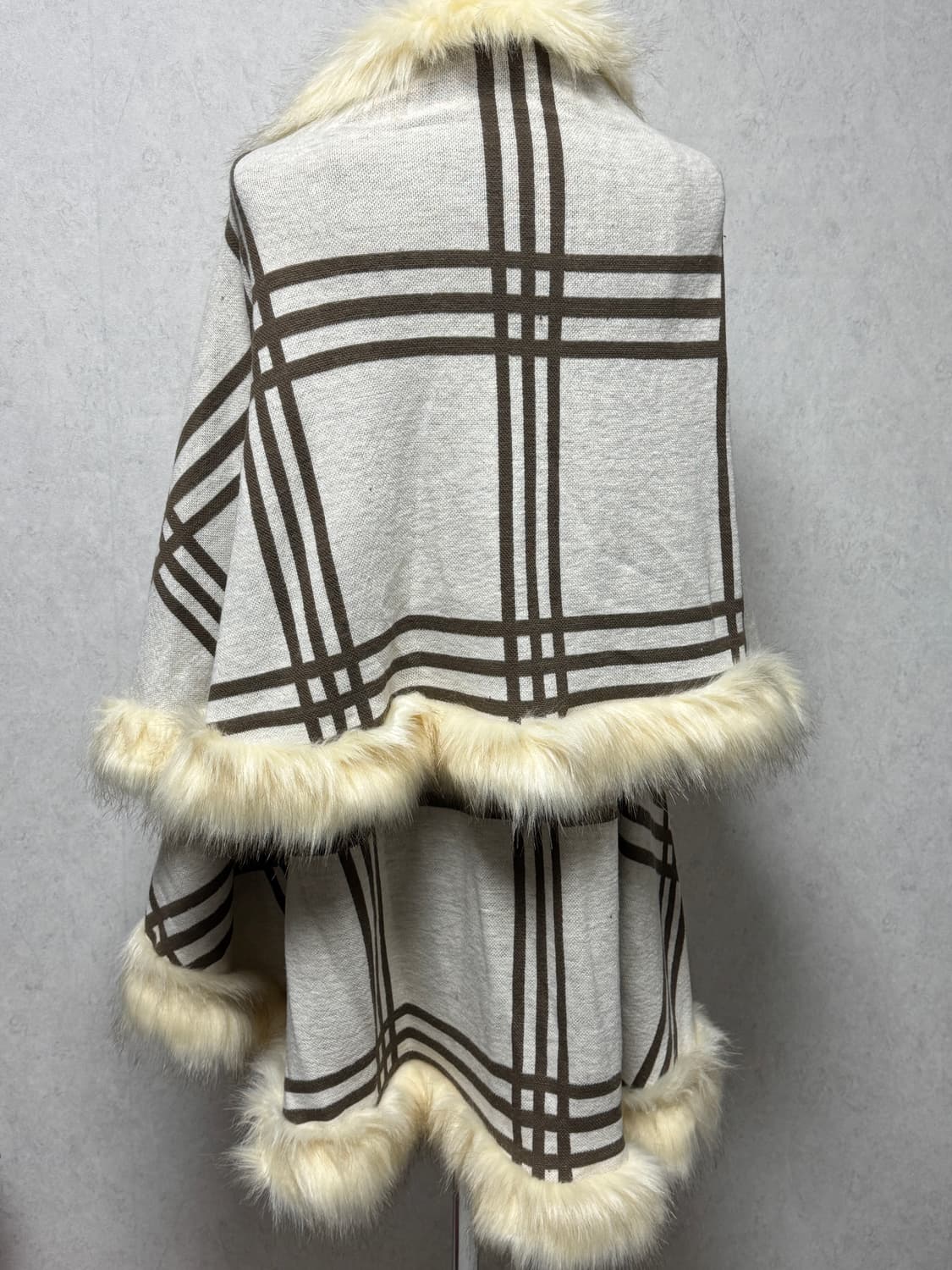 빈티지 체크 퍼 케이프 망토 상품이미지3