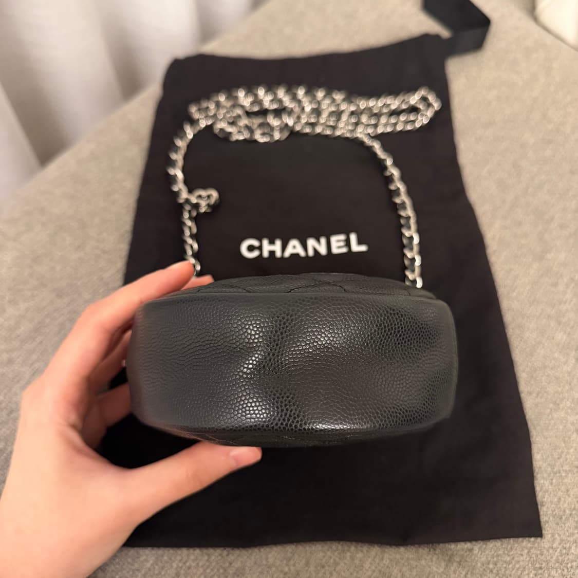샤넬 동그리백 블랙 은장 상품이미지2