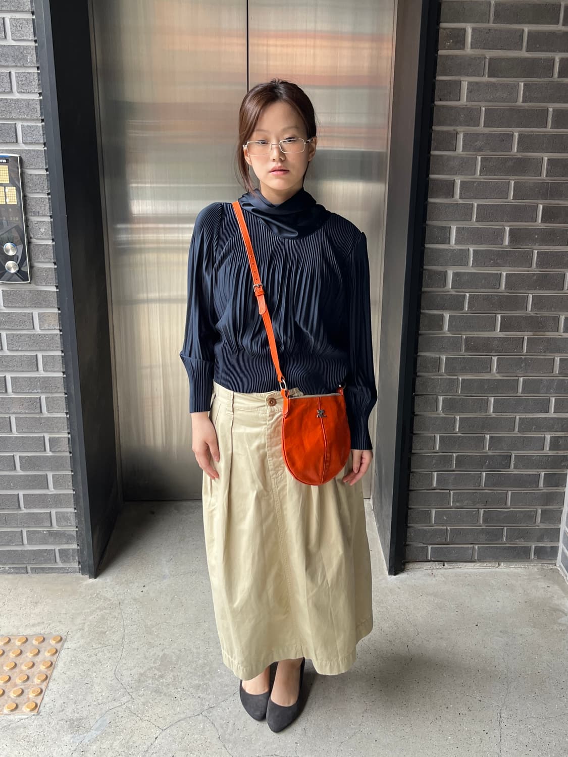 하이넥 플리츠 탑 네이비 상품이미지7