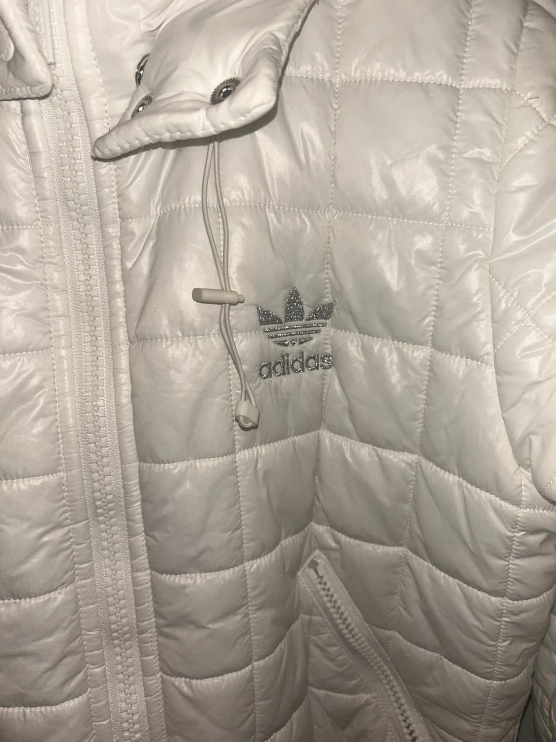아디다스 퀄팅 후드경량패딩 실버로고 상품이미지2