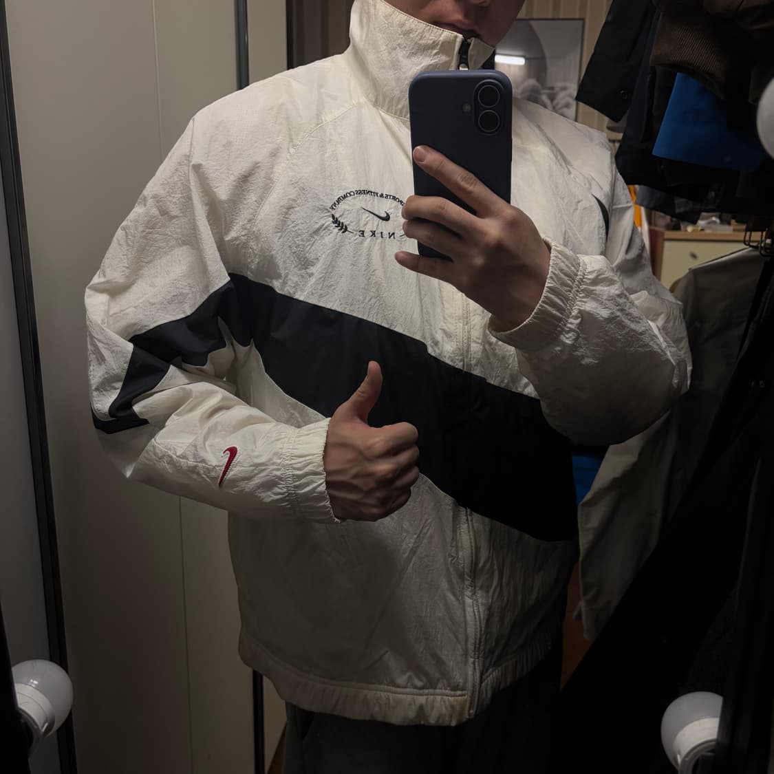 나이키 빅 스우시 화이트 바람막이 상품이미지4