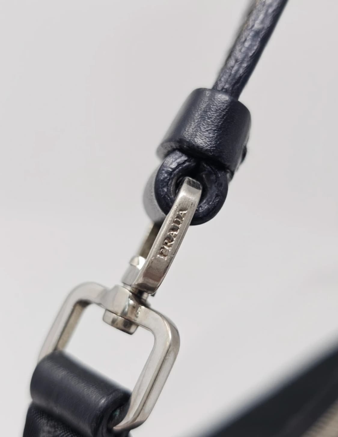 정품 프라다 블랙 나일론 호보백 상품이미지7