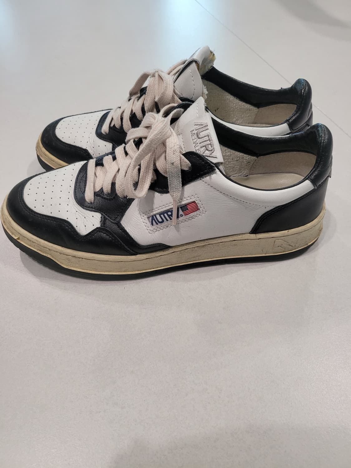 "클래식의 끝판왕" 오트리 메달리스트 범고래 블랙 (43사이즈) 상품이미지1