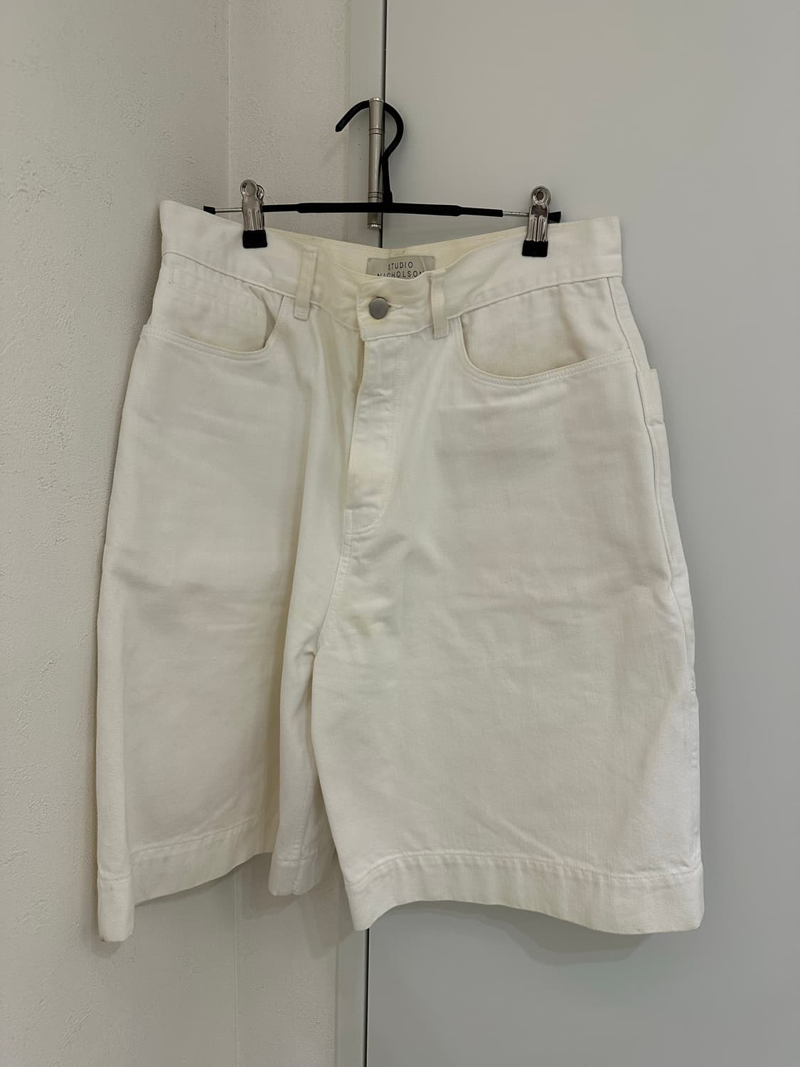 스튜디오 니콜슨 화이트 데님 쇼츠  상품이미지1