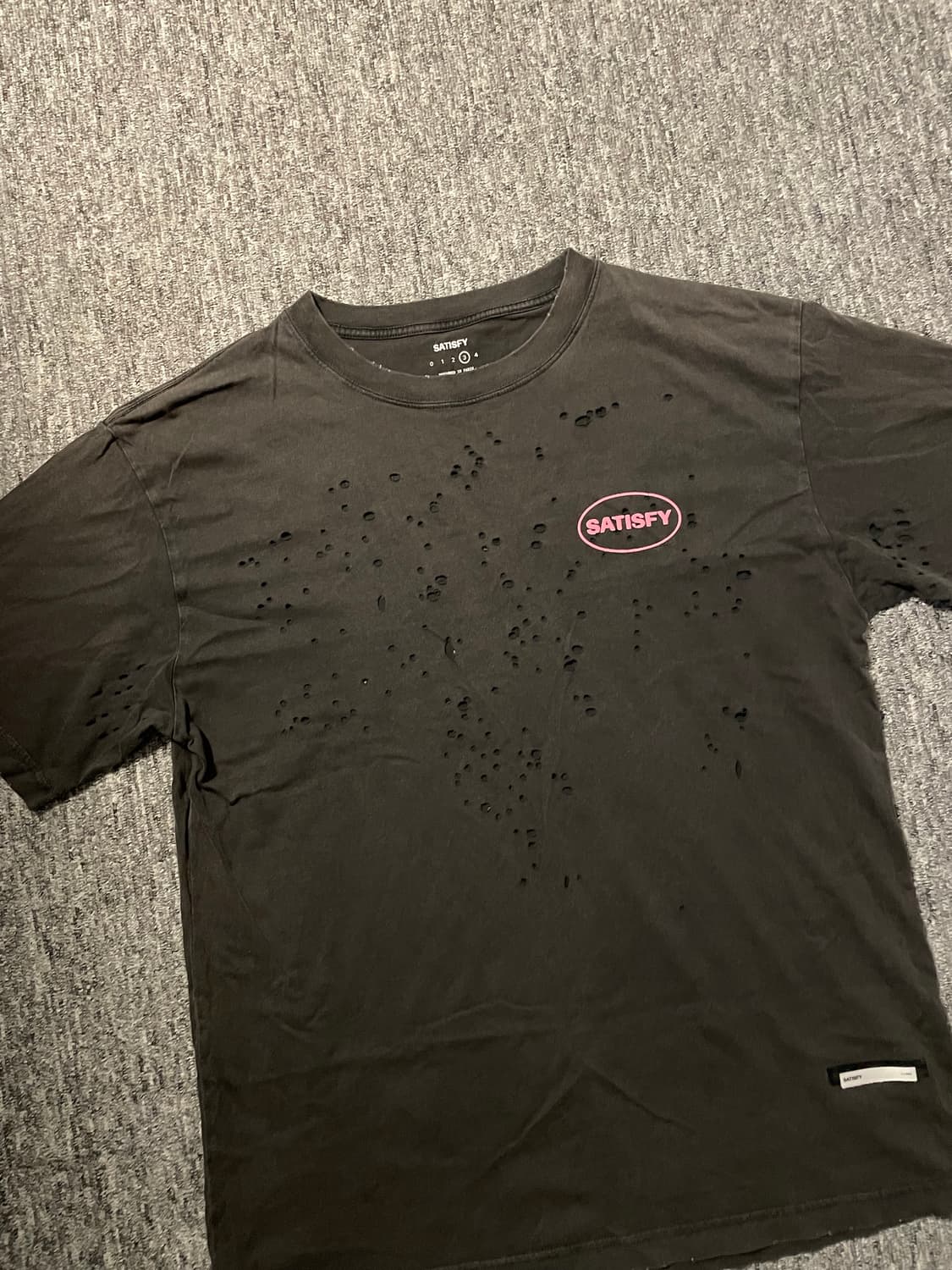 새티스파이 모스테크 반팔 에이즈드 블랙 [3] 상품이미지1