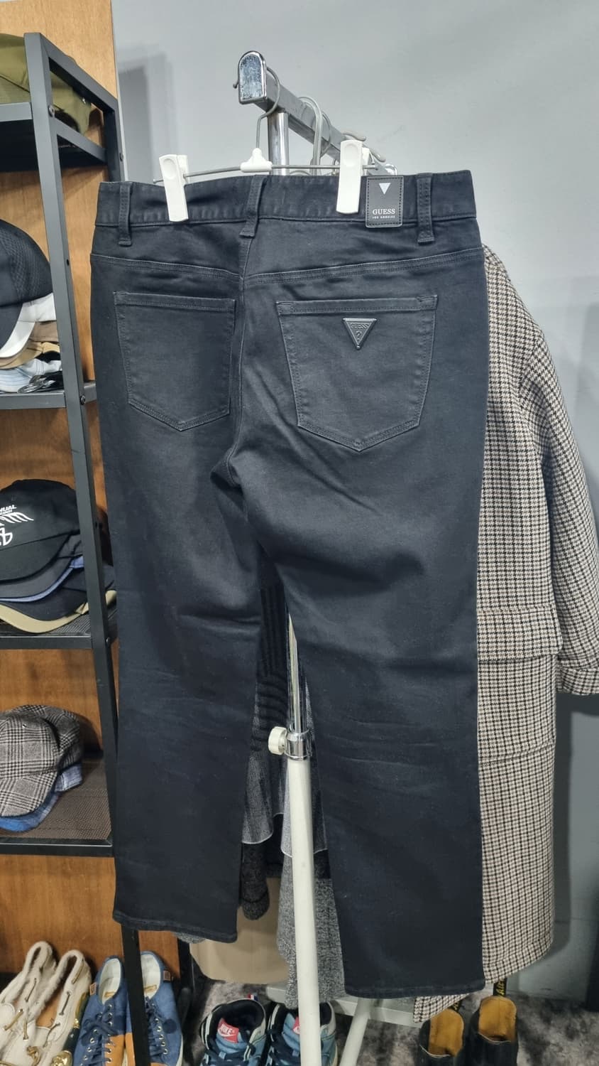 GUESS(게스) 스판덱스 블랙 데님팬츠 32size (2~3회착용) 상품이미지3