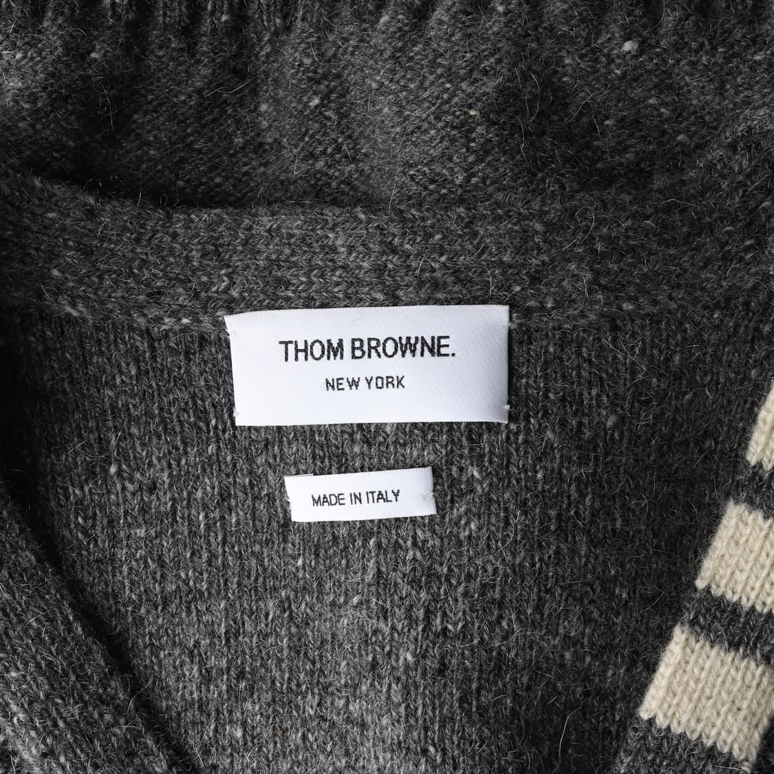 톰 브라운 사선 완장 도네갈 울 모헤어 브이넥 가디건 그레이 상품이미지3