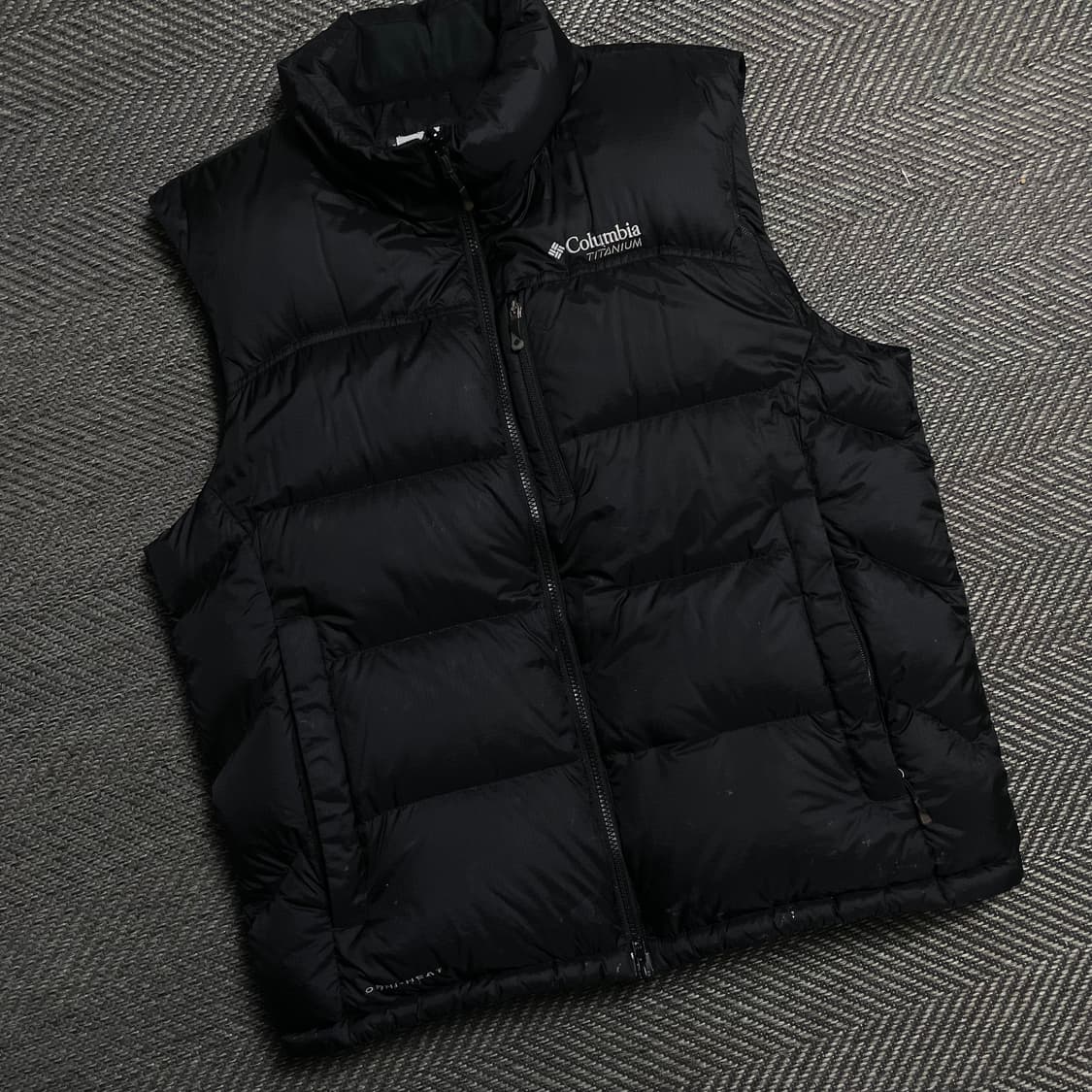 컬럼비아 USA 티타늄 투웨이 구스다운 베스트 블랙y 5418 상품이미지1