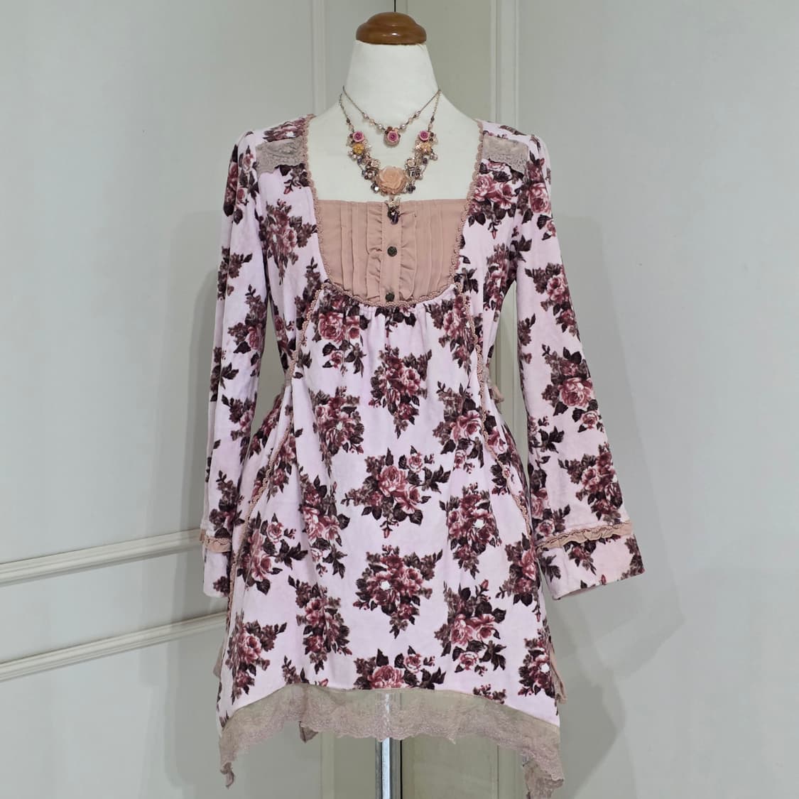 엑시즈팜)핑크딸기우유 히메갸루st 레이스 로즈 벨벳 롱슬리브블라우스 상품이미지2