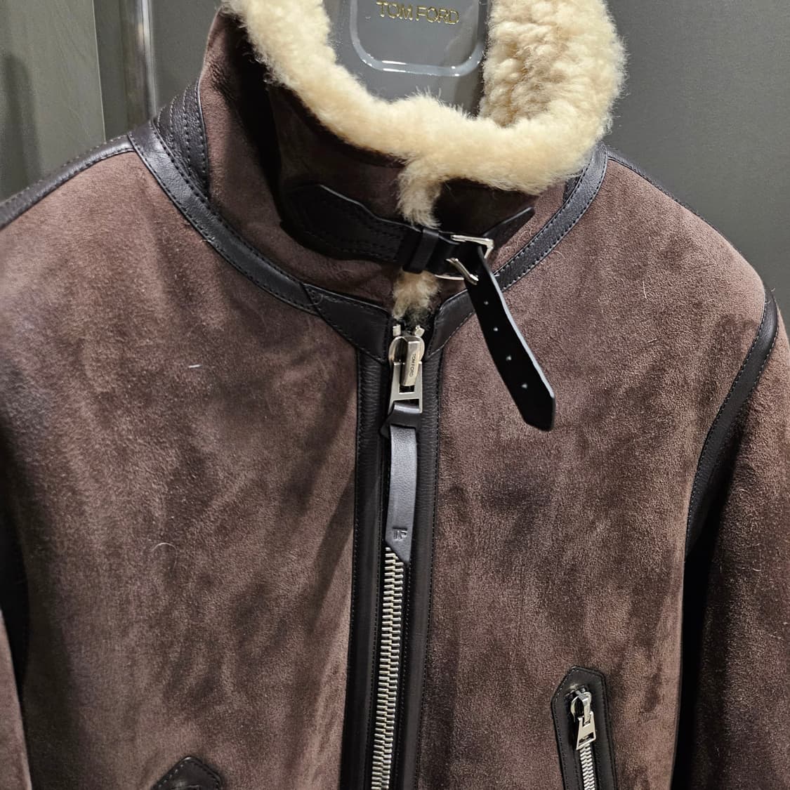 톰포드 시어링 브라운 레더 트리밍 무스탕 자켓 상품이미지6