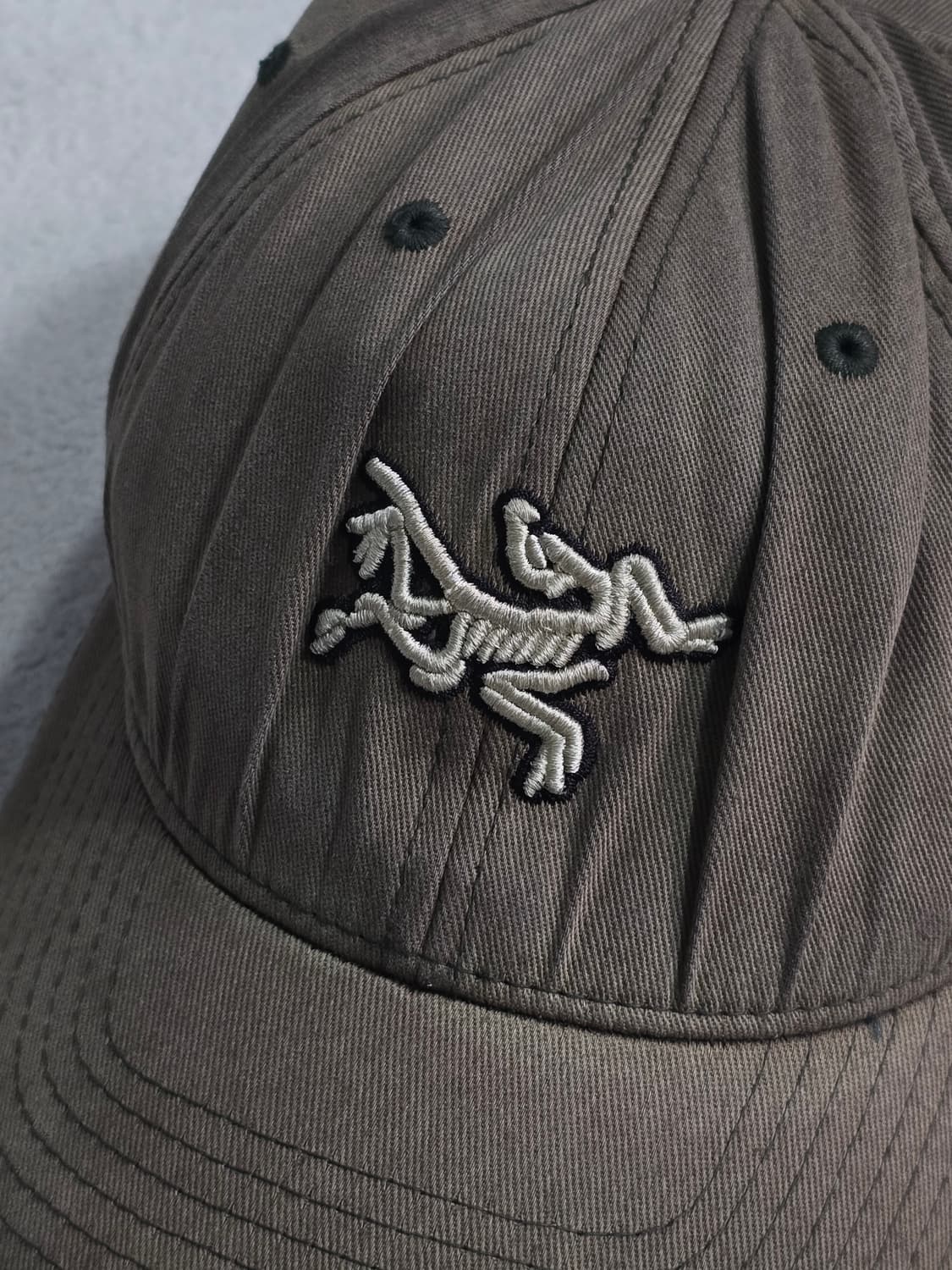 Arcteryx 아크테릭스 볼캡 빈티지 빅로고 카키 상품이미지1