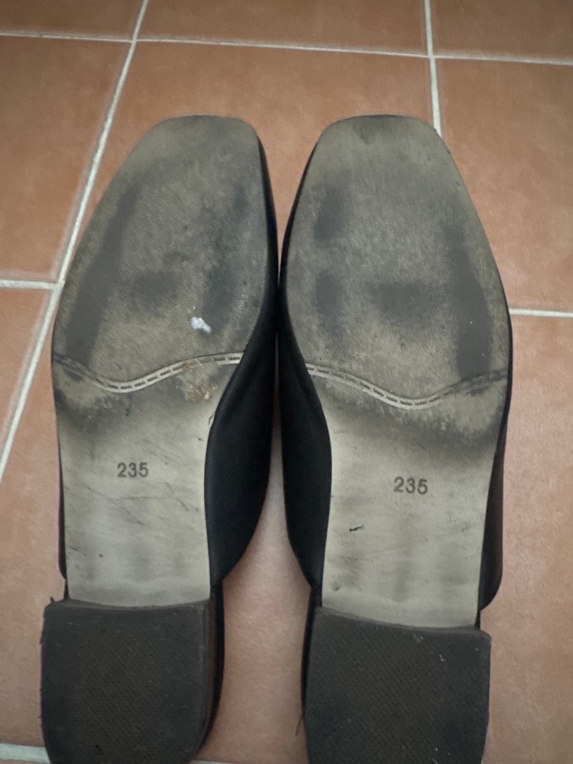 마뗑킴 블랙 가죽 뮬 상품이미지3