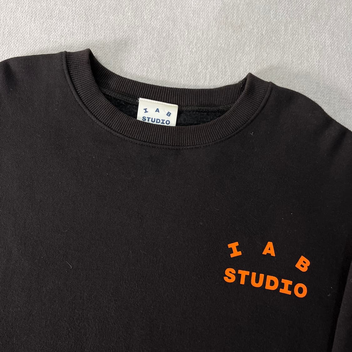 105 아이앱 스튜디오 X 두산 맨투맨 상품이미지3