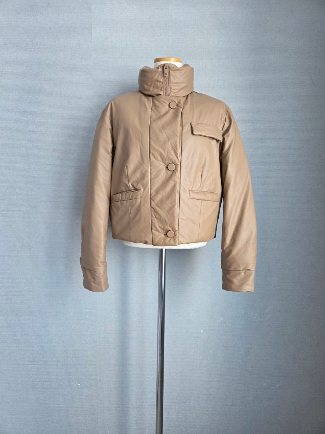 잇미샤 레더 구스다운숏패딩 상품이미지1