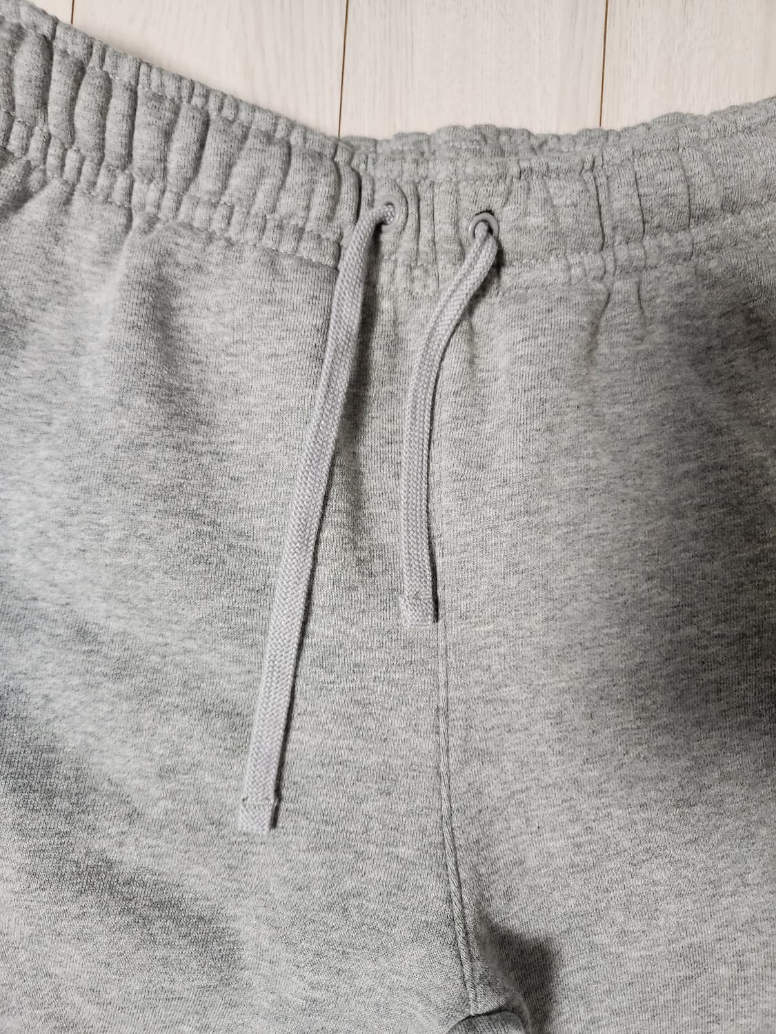 나이키 클럽 플리스 기모 조거팬츠 s

오염 하자 없이 깨끗해요^^

세 상품이미지2