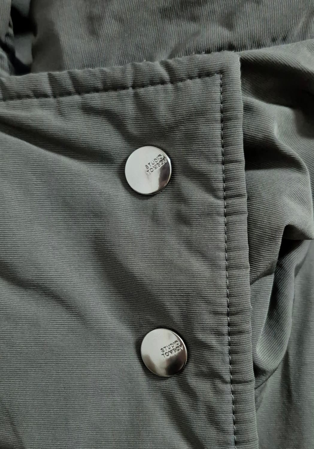 studio tomboy 후드 롱다운패딩 코트 카키 상품이미지5