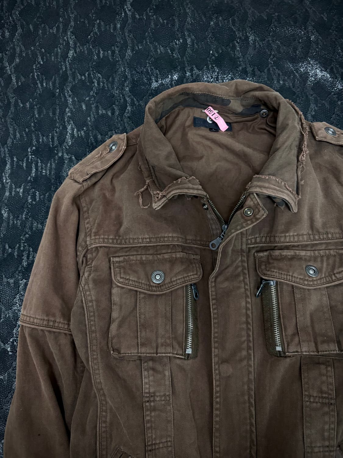 “IN THE ATTIC” Grunge Camo Pattern Brown 상품이미지6