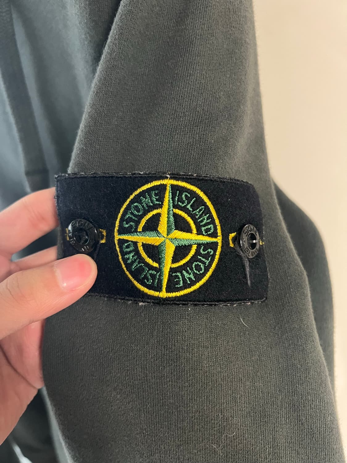 스톤아일랜드 후드집업 카키 상품이미지2