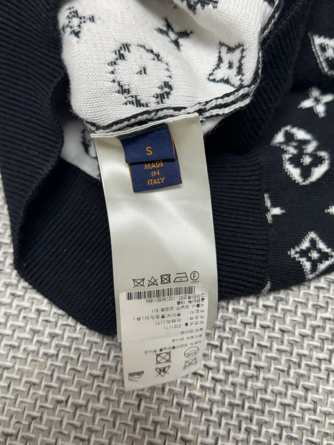 루이비통 그라디언트 모노그램 니트 상품이미지3