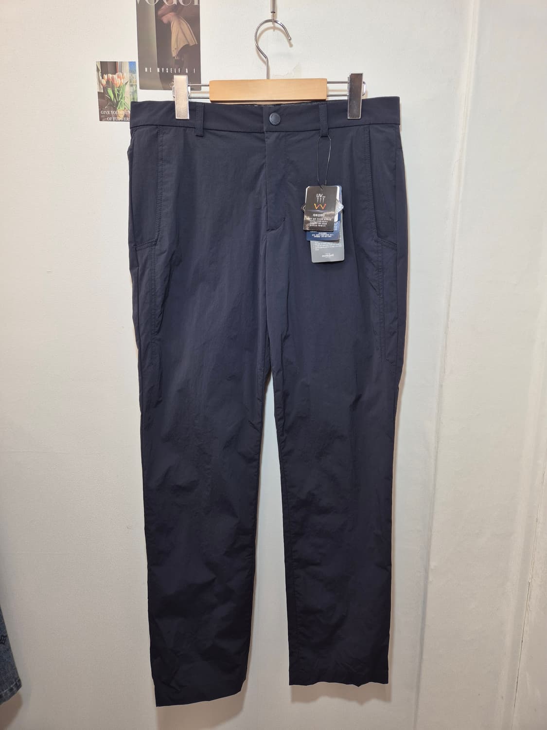 몽벨 남성 기능성 바지 네이비 색상이에요
사이즈는 84(33) 상품이미지1