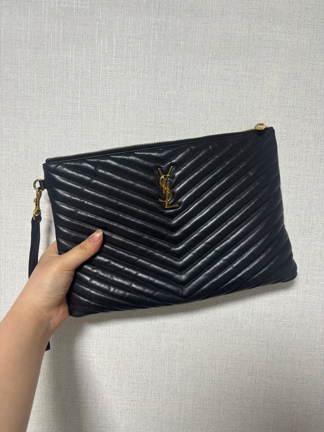 입생로랑 정품 클러치 마틀라세 뉴미듐 상품이미지1