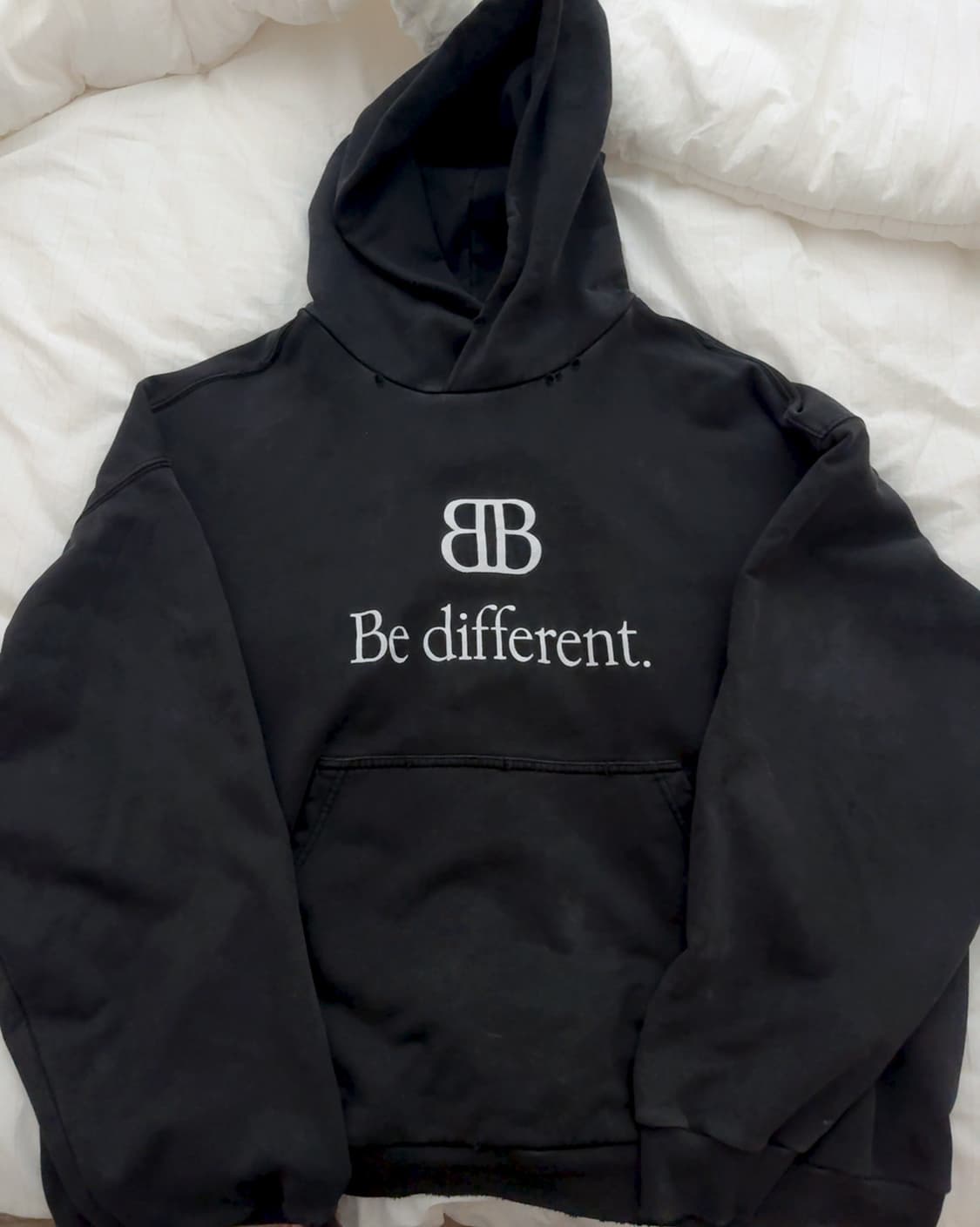 [XL] 발렌시아가 22fw be different 후드 블랙 상품이미지1